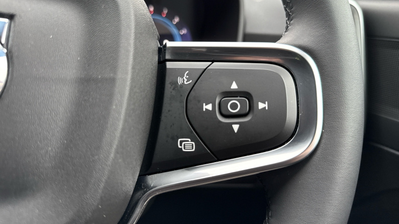 Volvo XC40 2.0 B4P Plus Dark 5dr Auto Petrol Estate